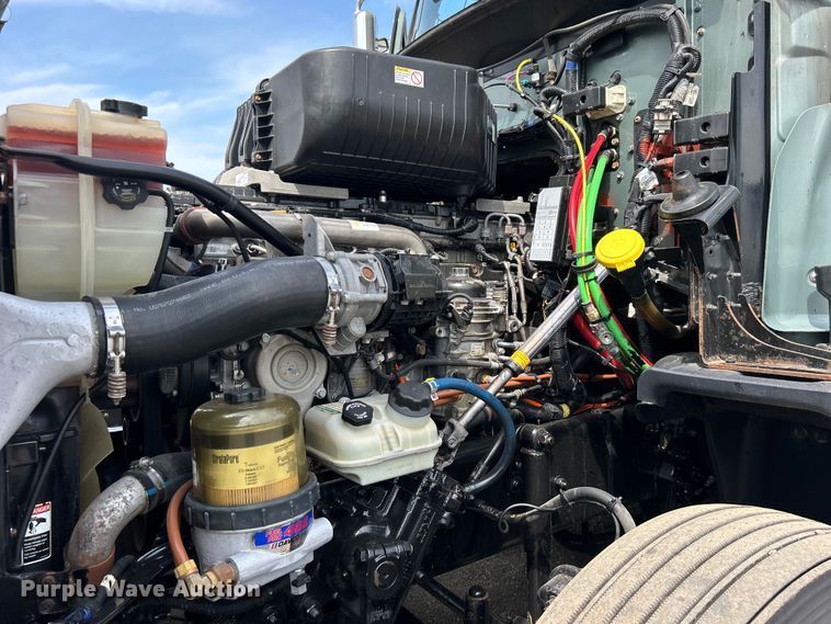 image for item EG0927 2016 Western Star 5700XE  semi truck