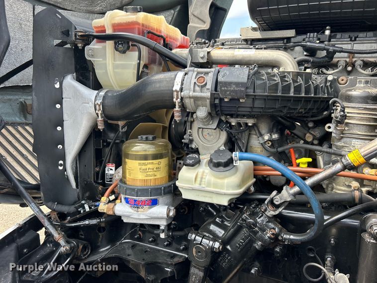 image for item EG0927 2016 Western Star 5700XE  semi truck