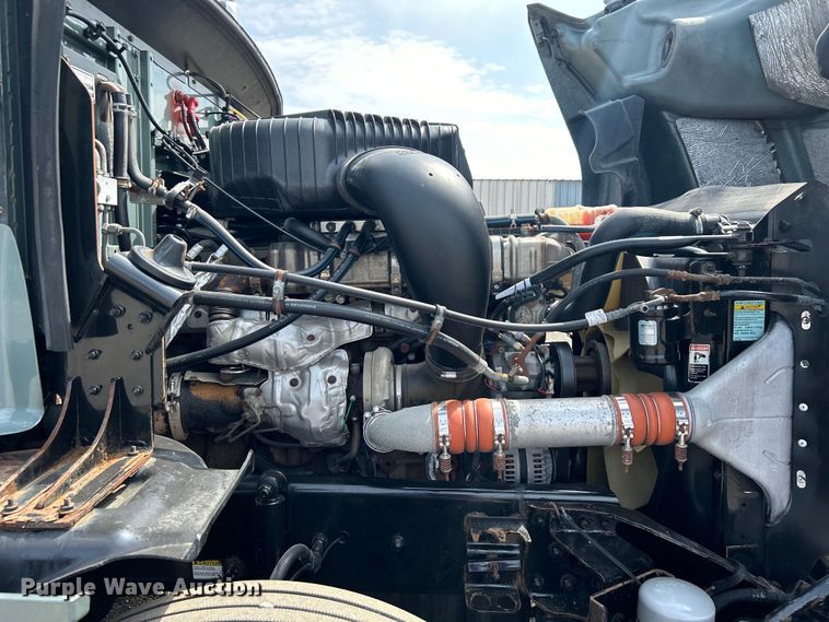 image for item EG0927 2016 Western Star 5700XE  semi truck