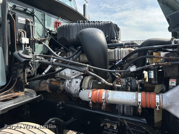 image for item EG0927 2016 Western Star 5700XE  semi truck