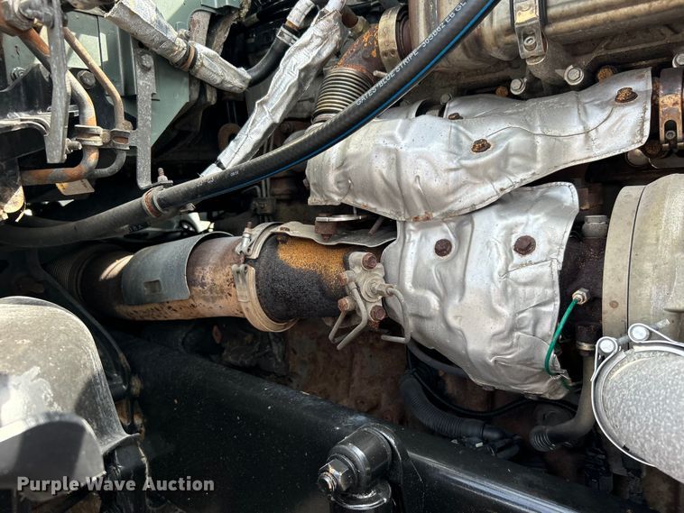 image for item EG0927 2016 Western Star 5700XE  semi truck