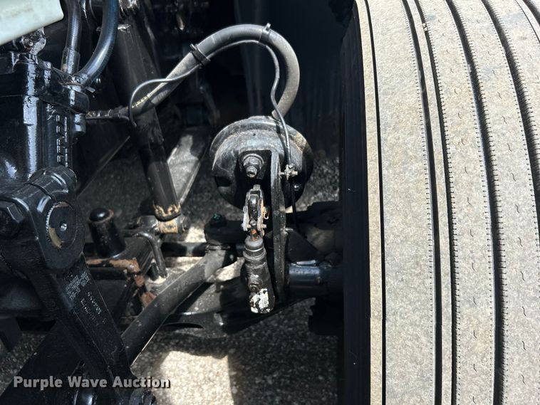 image for item EG0927 2016 Western Star 5700XE  semi truck