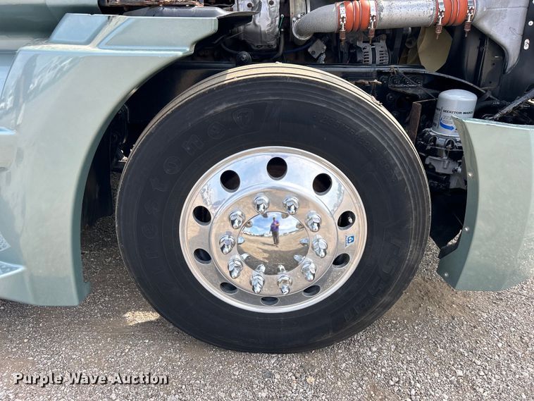 image for item EG0927 2016 Western Star 5700XE  semi truck