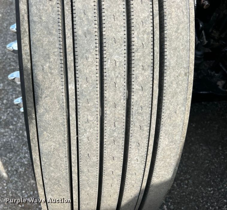 image for item EG0927 2016 Western Star 5700XE  semi truck