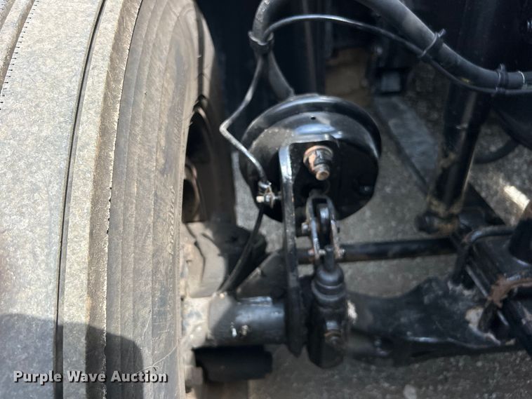 image for item EG0927 2016 Western Star 5700XE  semi truck