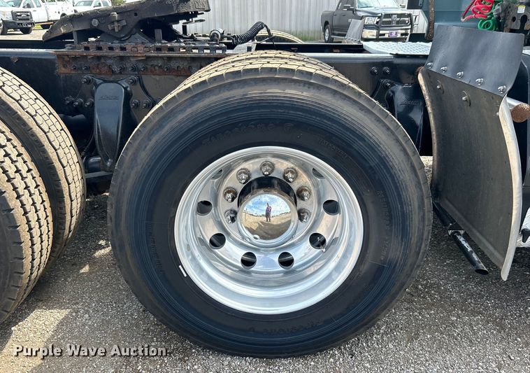 image for item EG0927 2016 Western Star 5700XE  semi truck