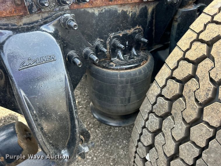 image for item EG0927 2016 Western Star 5700XE  semi truck