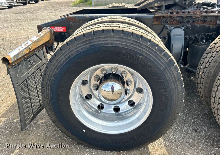 image for item EG0927 2016 Western Star 5700XE  semi truck