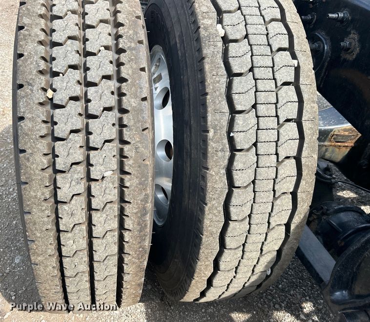 image for item EG0927 2016 Western Star 5700XE  semi truck