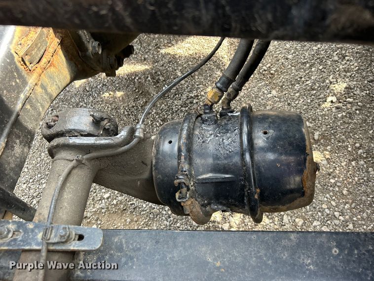 image for item EG0927 2016 Western Star 5700XE  semi truck