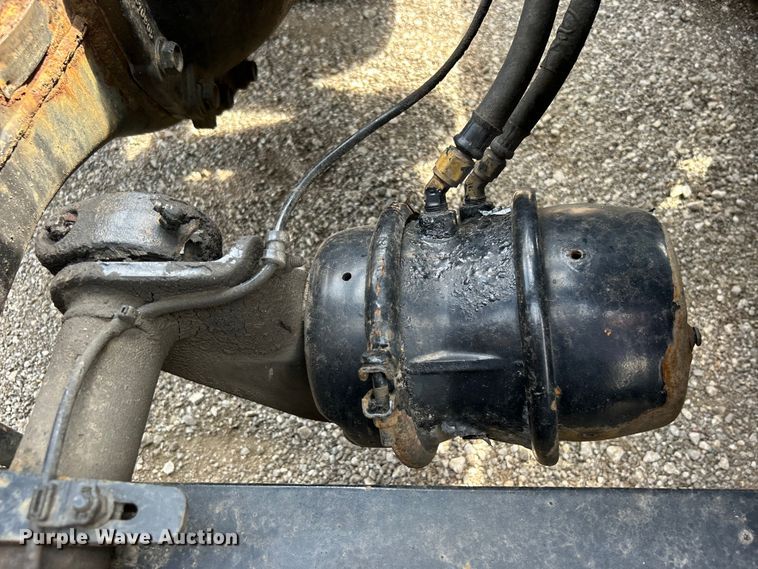 image for item EG0927 2016 Western Star 5700XE  semi truck