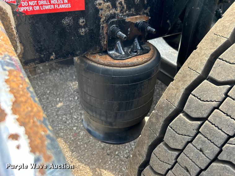 image for item EG0927 2016 Western Star 5700XE  semi truck