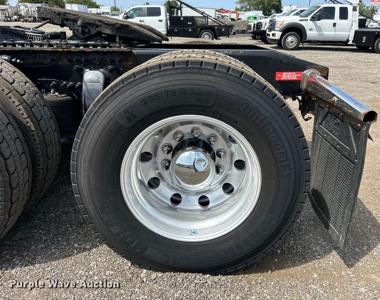 image for item EG0927 2016 Western Star 5700XE  semi truck