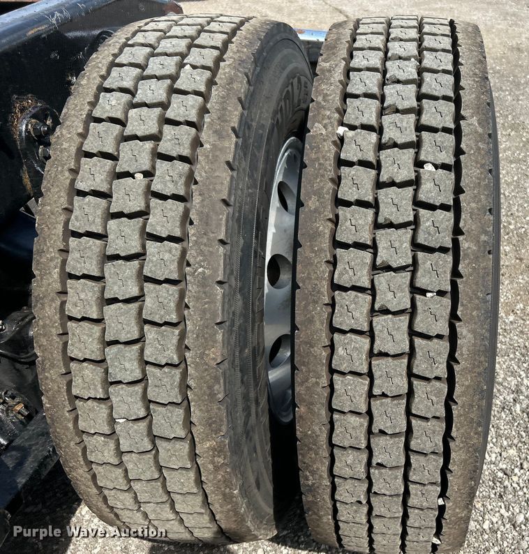 image for item EG0927 2016 Western Star 5700XE  semi truck