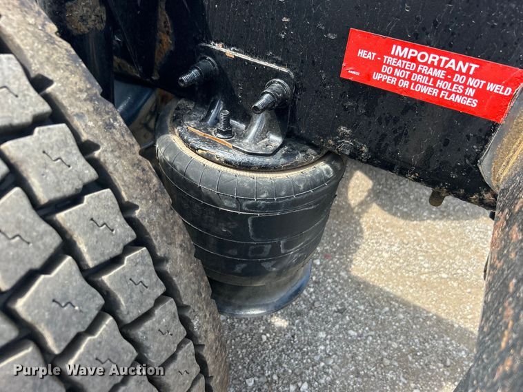 image for item EG0927 2016 Western Star 5700XE  semi truck