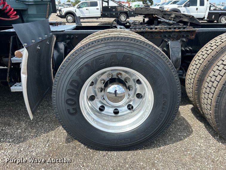 image for item EG0927 2016 Western Star 5700XE  semi truck