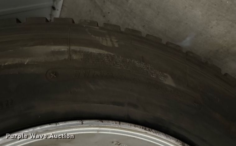 image for item EH4427 (16) 11R24.5 tires and wheels