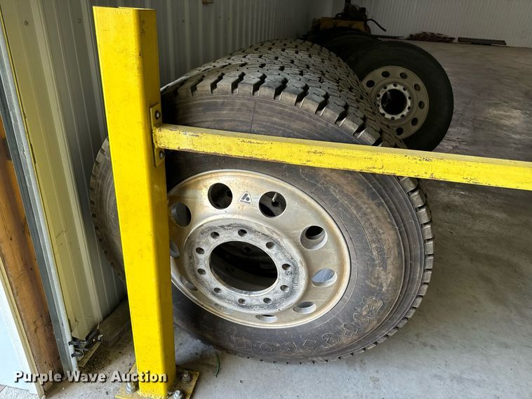 image for item EH4427 (16) 11R24.5 tires and wheels