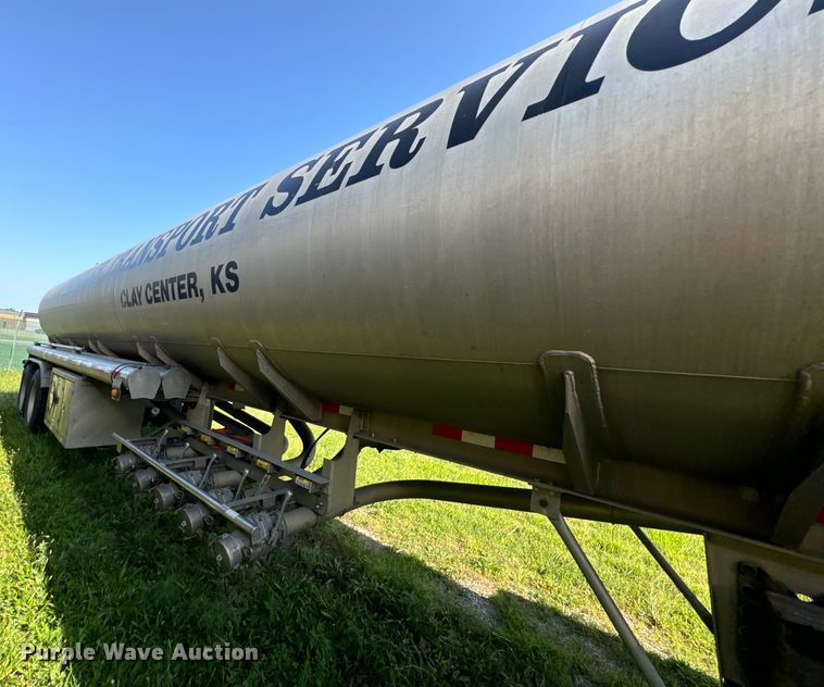 image for item EI4032 2010 Polar tank trailer