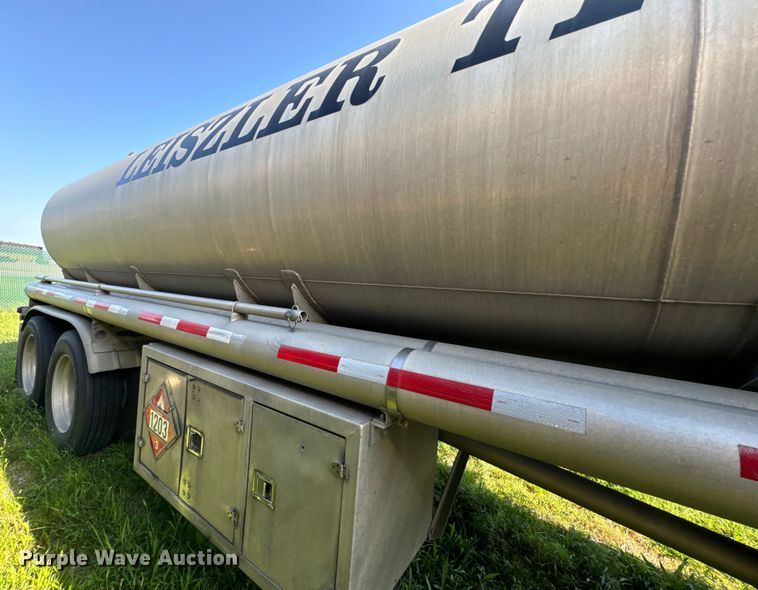 image for item EI4032 2010 Polar tank trailer