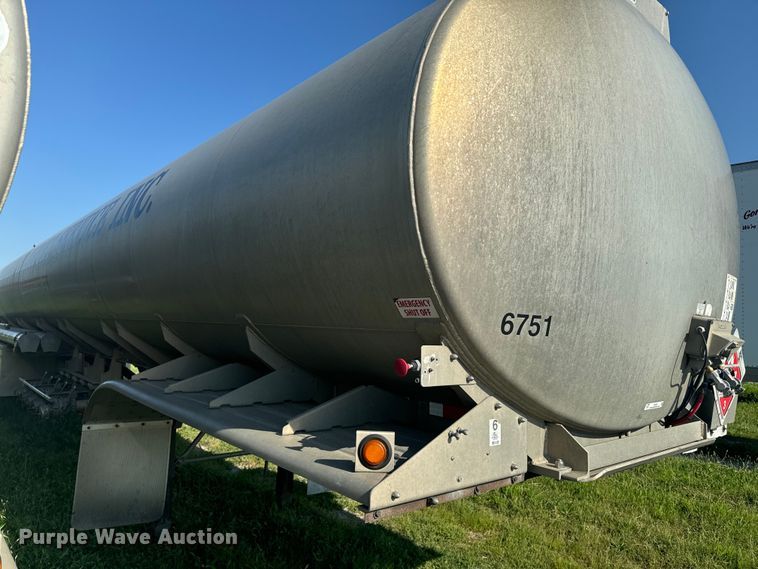 image for item EI4032 2010 Polar tank trailer