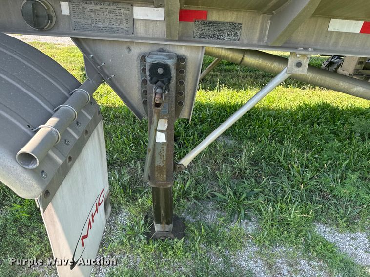 image for item EI4032 2010 Polar tank trailer