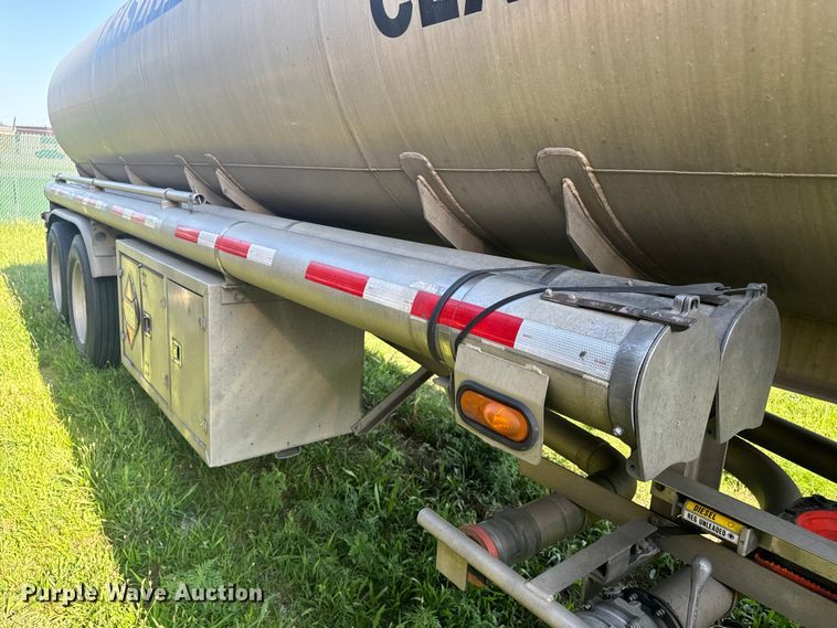 image for item EI4032 2010 Polar tank trailer