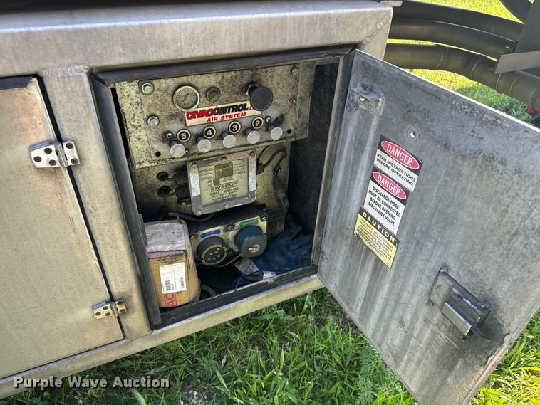 image for item EI4032 2010 Polar tank trailer