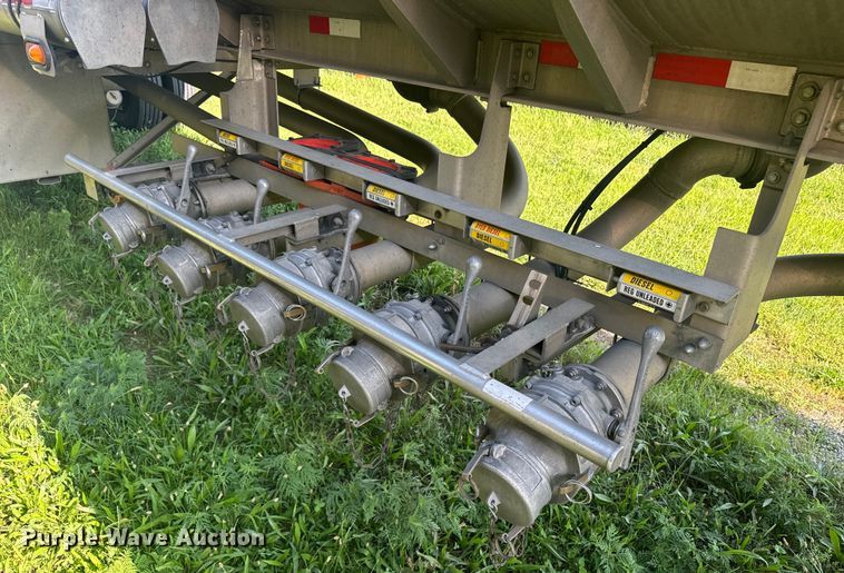 image for item EI4032 2010 Polar tank trailer