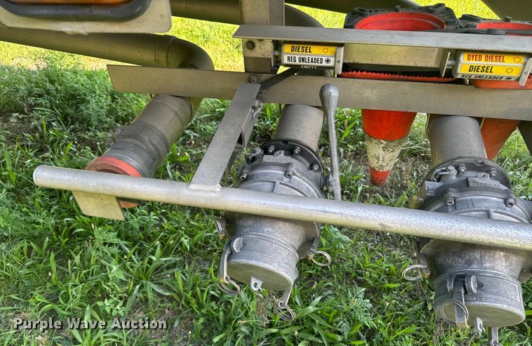 image for item EI4032 2010 Polar tank trailer