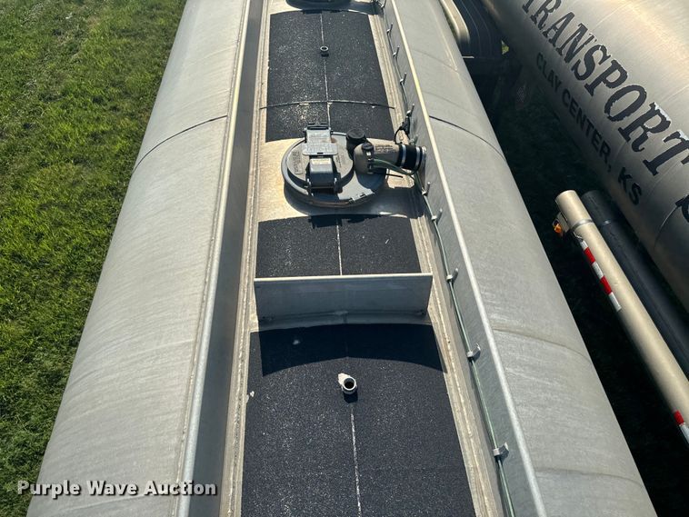 image for item EI4032 2010 Polar tank trailer