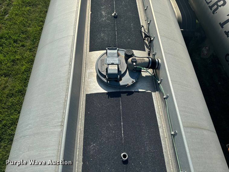 image for item EI4032 2010 Polar tank trailer