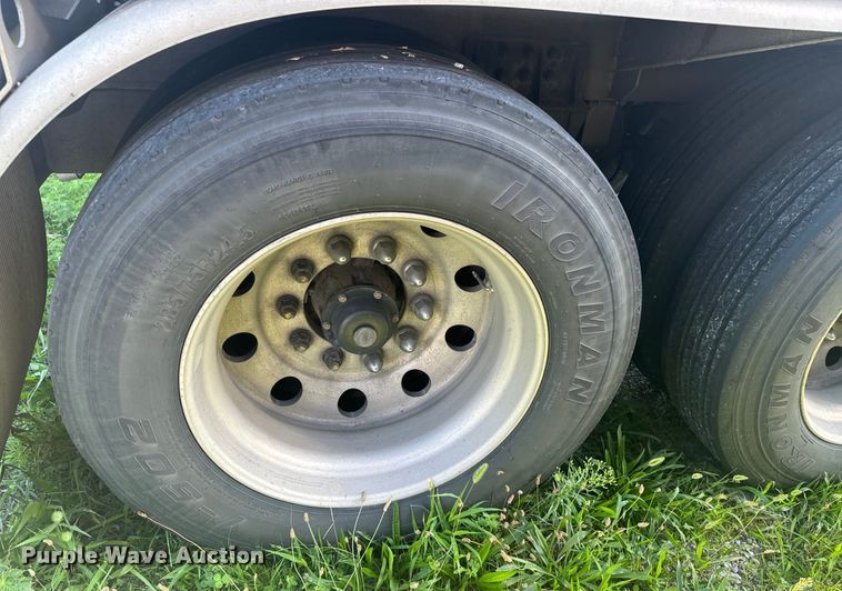 image for item EI4032 2010 Polar tank trailer