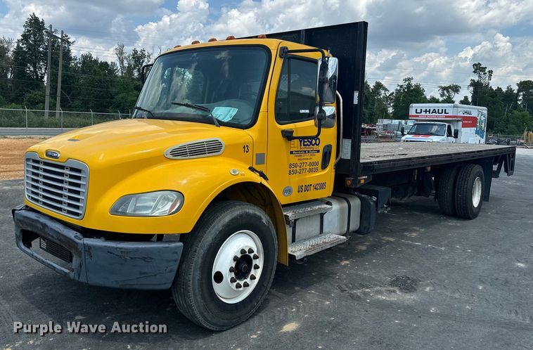 image for item EI4033 2013 Freightliner  flatbed truck
