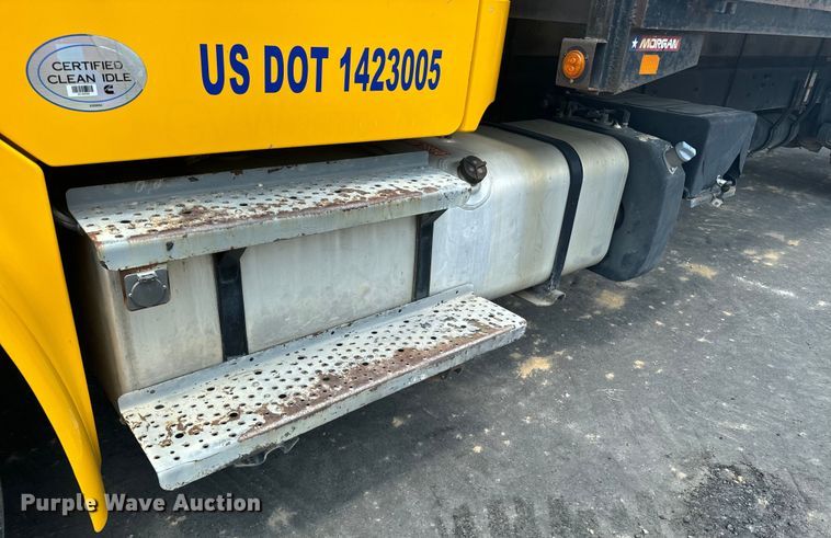 image for item EI4033 2013 Freightliner  flatbed truck