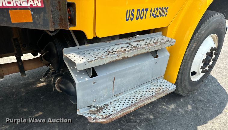 image for item EI4033 2013 Freightliner  flatbed truck