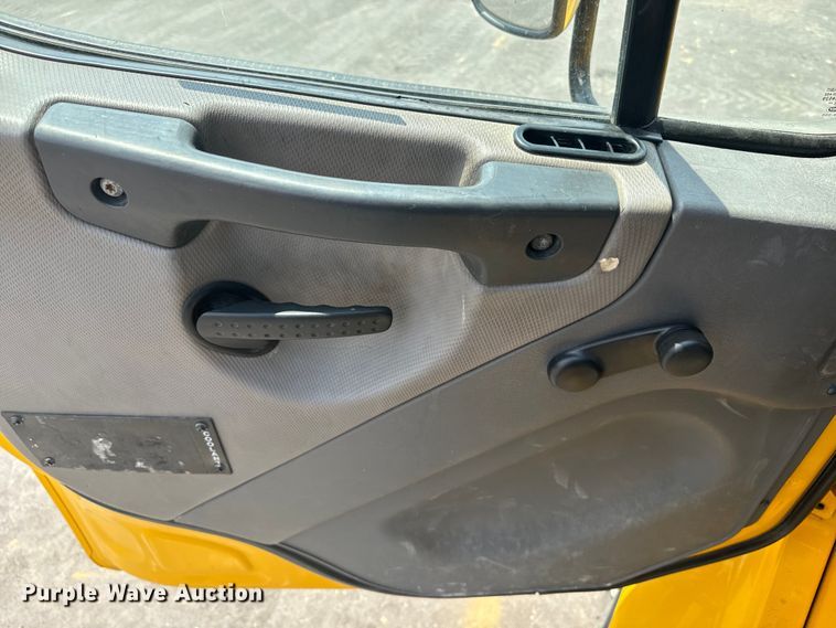 image for item EI4033 2013 Freightliner  flatbed truck