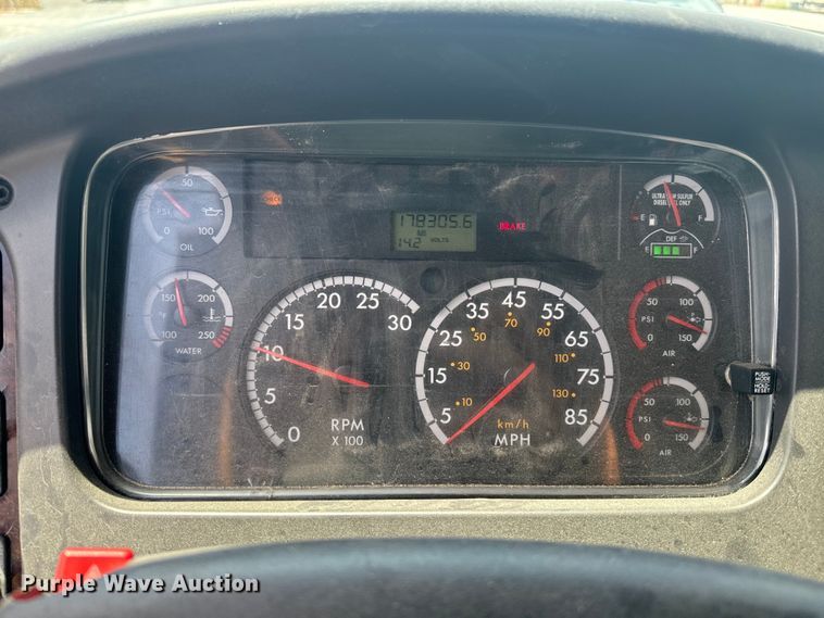 image for item EI4033 2013 Freightliner  flatbed truck