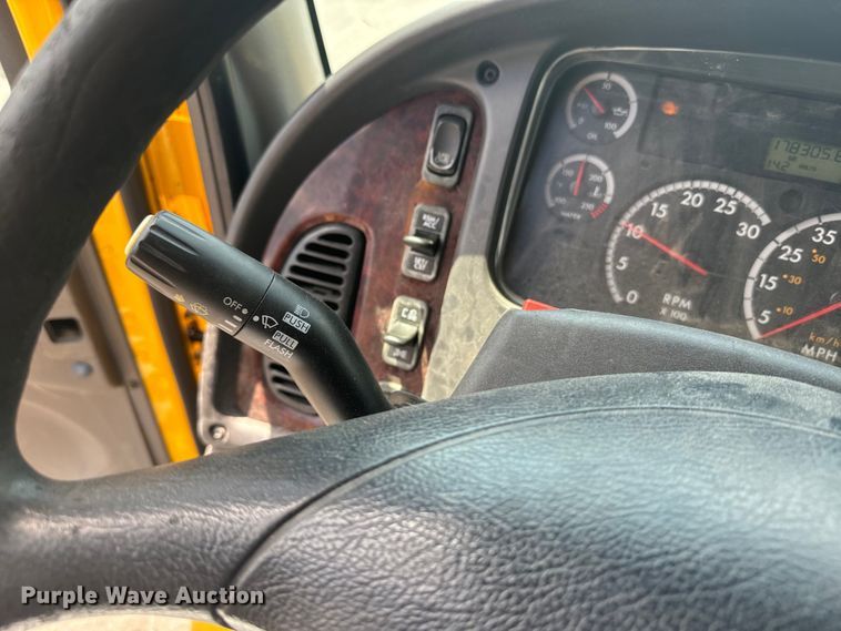 image for item EI4033 2013 Freightliner  flatbed truck