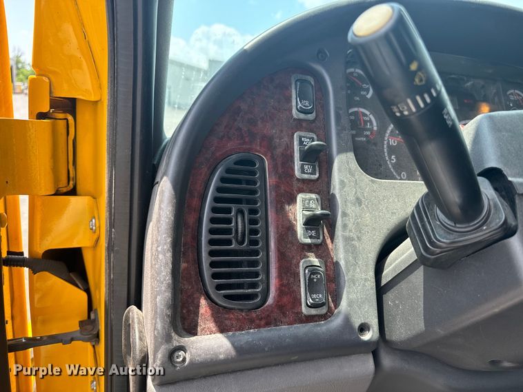 image for item EI4033 2013 Freightliner  flatbed truck