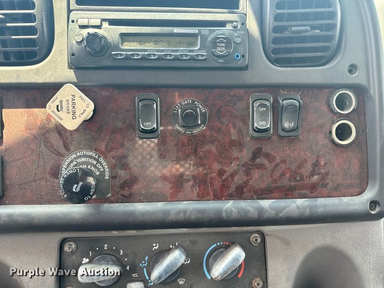 image for item EI4033 2013 Freightliner  flatbed truck