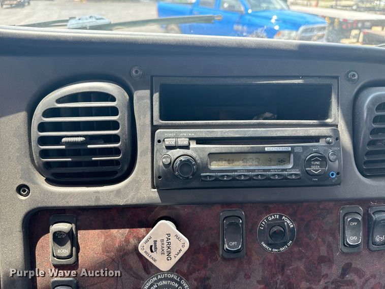 image for item EI4033 2013 Freightliner  flatbed truck