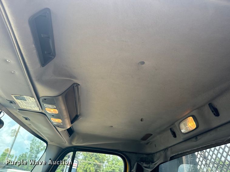 image for item EI4033 2013 Freightliner  flatbed truck