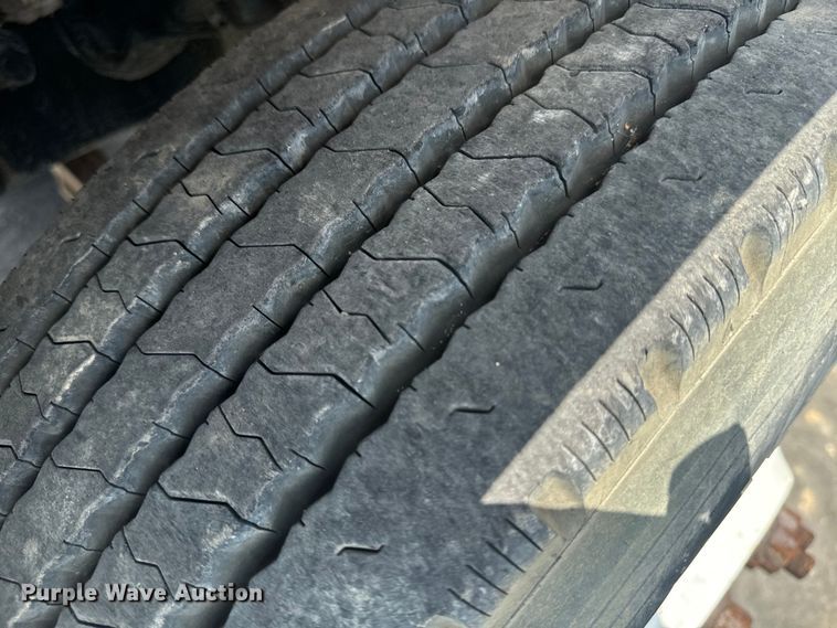 image for item EI4033 2013 Freightliner  flatbed truck