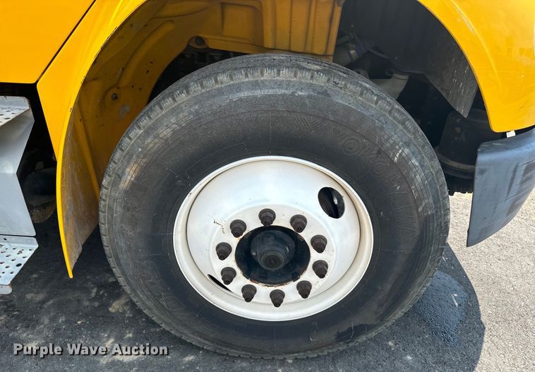 image for item EI4033 2013 Freightliner  flatbed truck