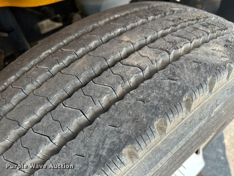 image for item EI4033 2013 Freightliner  flatbed truck