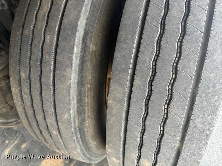 image for item EI4033 2013 Freightliner  flatbed truck