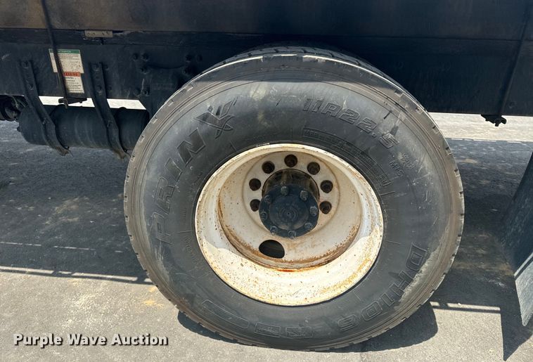 image for item EI4033 2013 Freightliner  flatbed truck