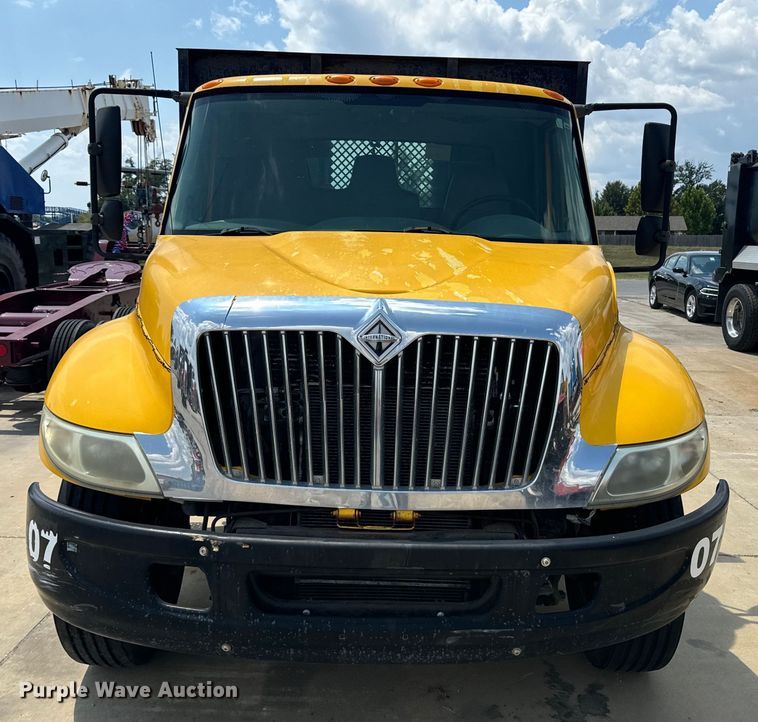 image for item EI4034 2007 International  flatbed truck