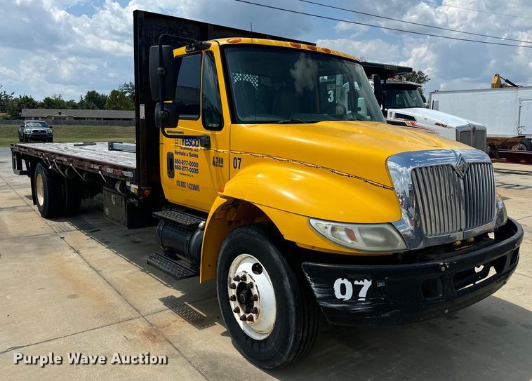 image for item EI4034 2007 International  flatbed truck